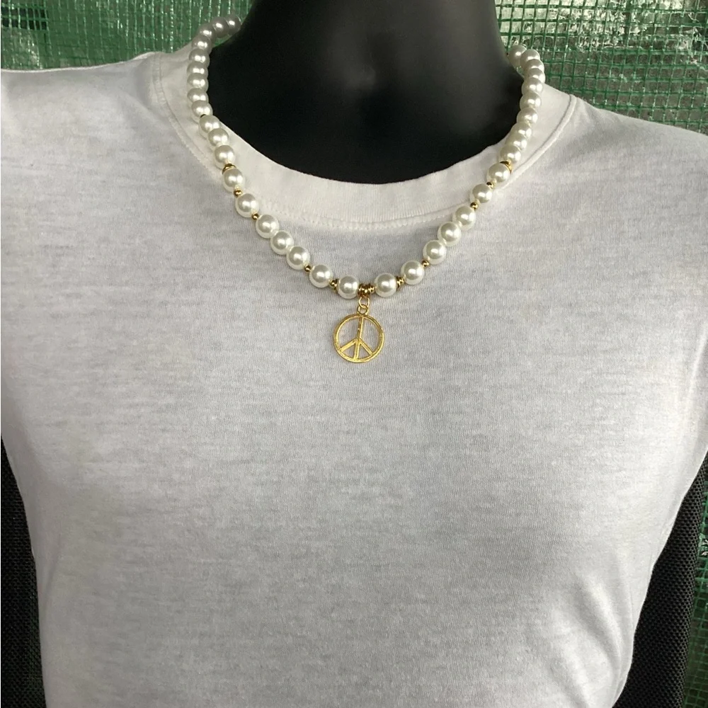 Men's Pearls N Peace Sign Necklace - Picture 3 of 3